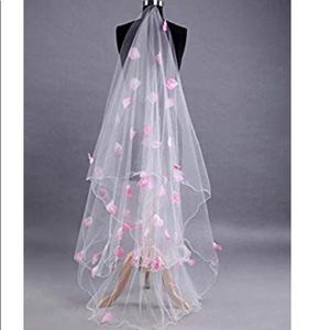 Veil with petals